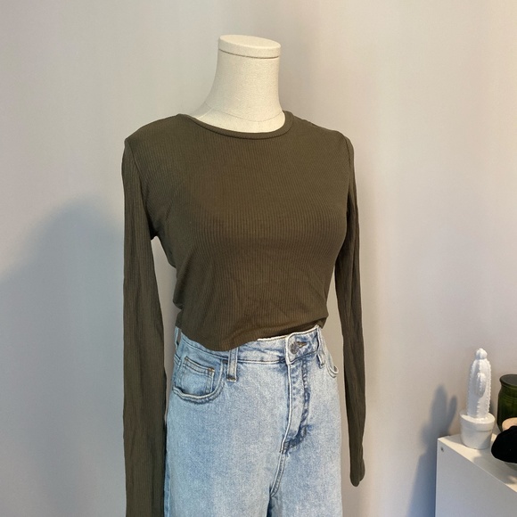 Green Cropped Long Sleeve Shirt | Garage Crop Top - Picture 2 of 5